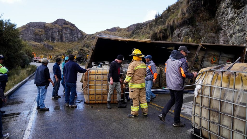 El camión que, transportaba combustible, se accidentó en el Parque Nacional Cajas (PNC). Dejó evidencia negligencia en el control.