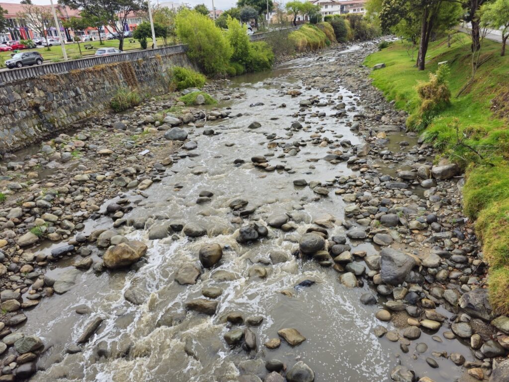 Caudal del río Tomebamba, en Cuenca, no creció a pesar de las lluvias.