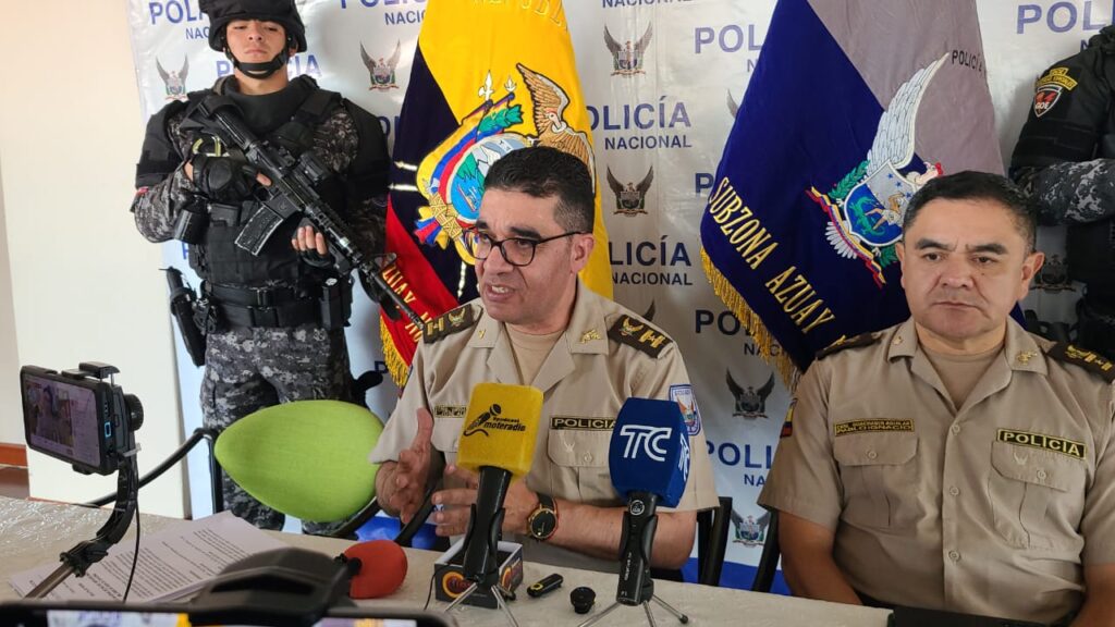 El comandante de la Subzona de Policía, José Vargas, dio detalles sobre los agentes que cubrirán la ruta Cuenca - Molleturo, más en el sector del Cajas.