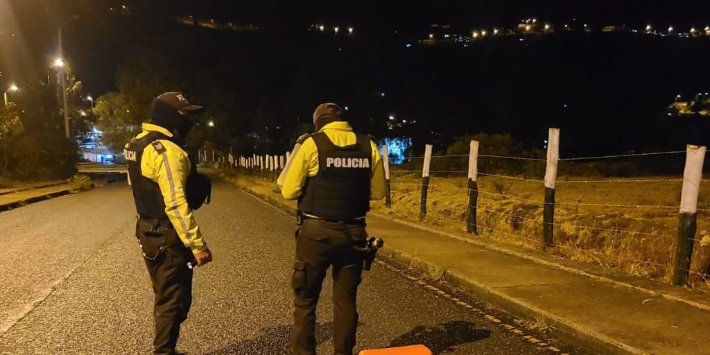 La Policía Nacional efectuó un operativo de seguridad en los alrededores de la cárcel de Turi, tras la muerte de un recluso.