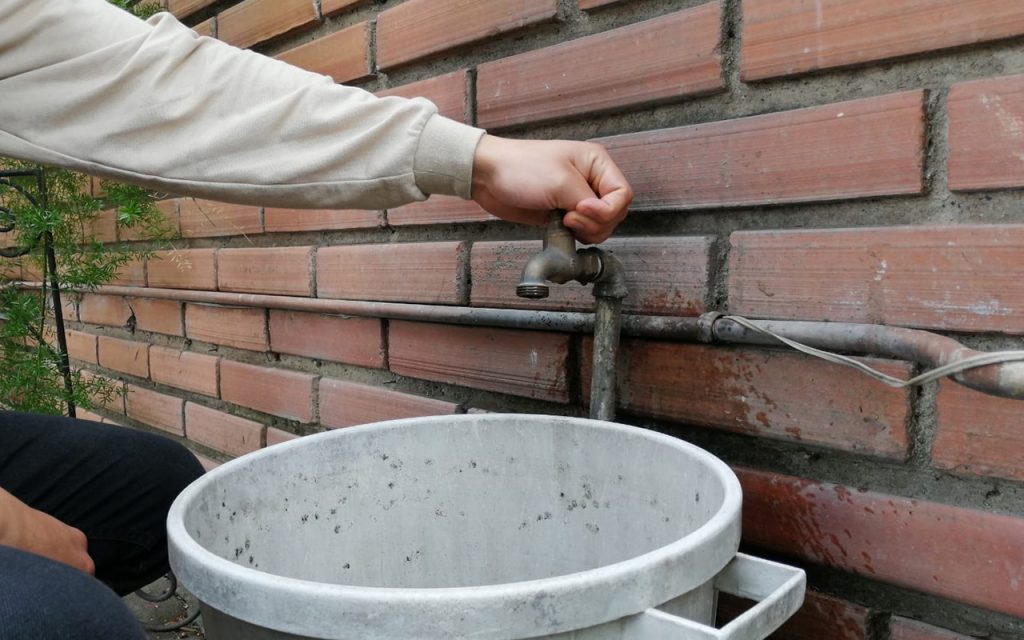 Cortes de agua potable se prevén en sectores aledaños a la avenida Paucarbamba, en Cuenca.