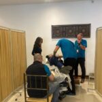 Los pacientes acudieron al Club Rotario Cuenca Yanuncay para las valoraciones preoperatorias para las cirugías de cadera. Cortesía