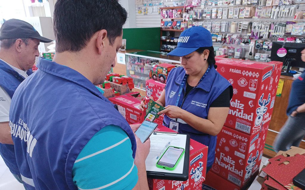 Caramelos, galletas y otros artículos fueron decomisados por estar caducados en Cuenca.