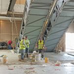 Avanzan los trabajos de instalación de las gradas eléctricas y otras innovaciones en el Aeropuerto de Cuenca.