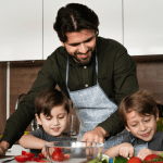 Hombres conquistan la cocina: el giro que está transformando los hogares