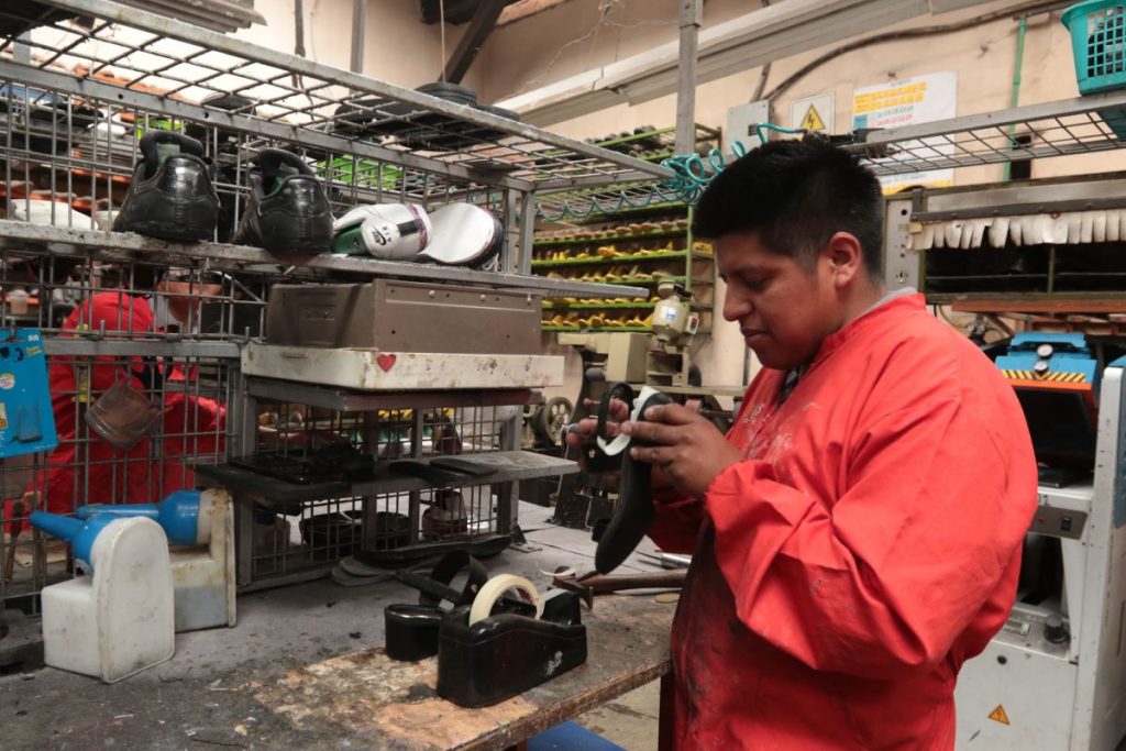 Se calcula que las industrias pierden 1,2 millones de dólares por hora en el Austro debido a los apagones.