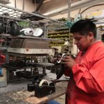 Se calcula que las industrias pierden 1,2 millones de dólares por hora en el Austro debido a los apagones.