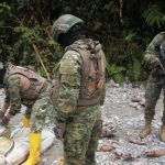 Militares durante los operativos ejecutados en el cantón Camilo Ponce Enríquez.