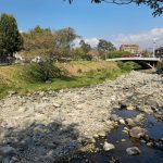 El río Tomebamba presenta un caudal en nivel bajo en medio de la ola de calor que vive Cuenca.