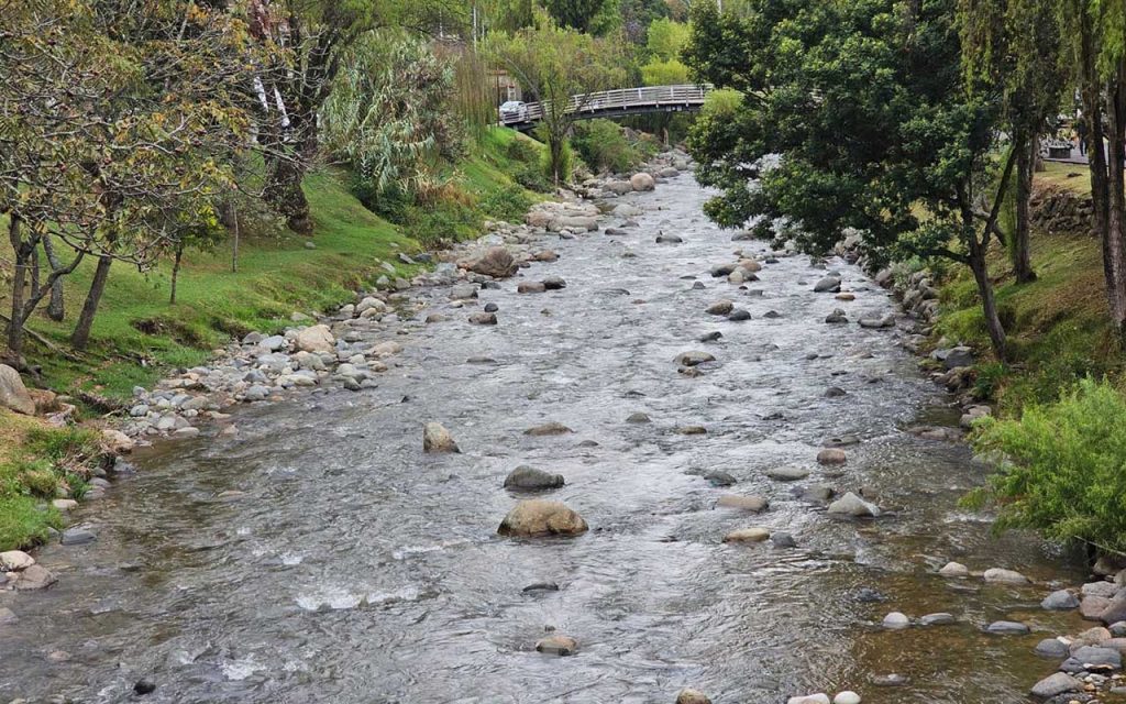 El Tomebamba es uno de los cuatro ríos de Cuenca que se encuentran en estado bajo.