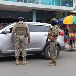 Personal militar y de la Policía Nacional ejecutará controles durante el toque de queda decreta mediante el estado de excepción. En Azuay, Ponce Enríquez es el cantón con esta medida.
