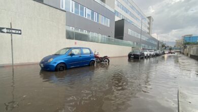 Inundación en la avenida Diez de Agosto, junto a SOLCA.
