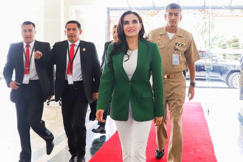 Verónica Abad, vicepresidenta del Ecuador, fue suspendida por 150 días.