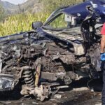 Un vehículo particular quedó con la parte frontal destrozada; uno de sus ocupantes perdió la vida a causa del percance en la vía al cantón Paute.