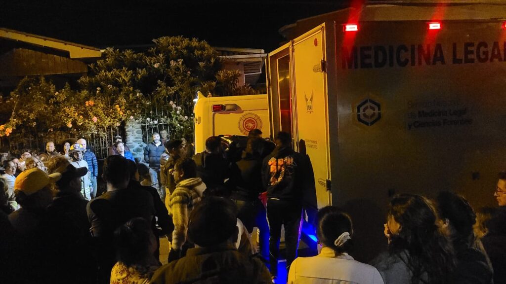 Imagen del incendio registrado en Cristo Rey en el que falleció un joven. Él ha sido identificado.