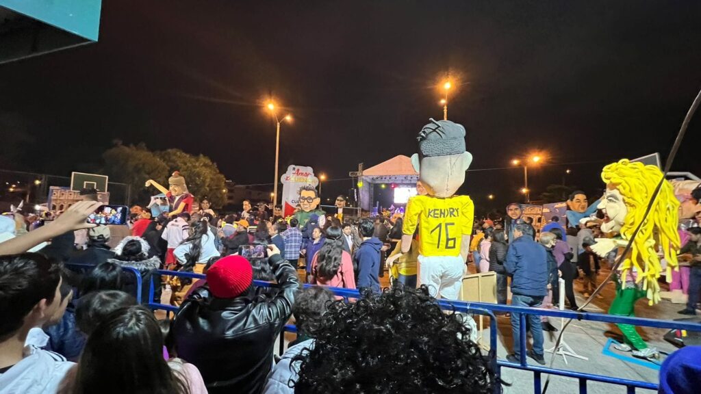 Los concursos de años Viejos y Mascaradas son organizados por Amistad Club en Cuenca.