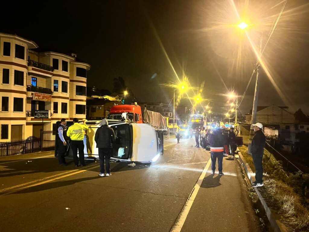 Así terminó el vehículo tras el accidente de tránsito en el que falleció un ciudadano de 70 años en la Panamericana Sur.