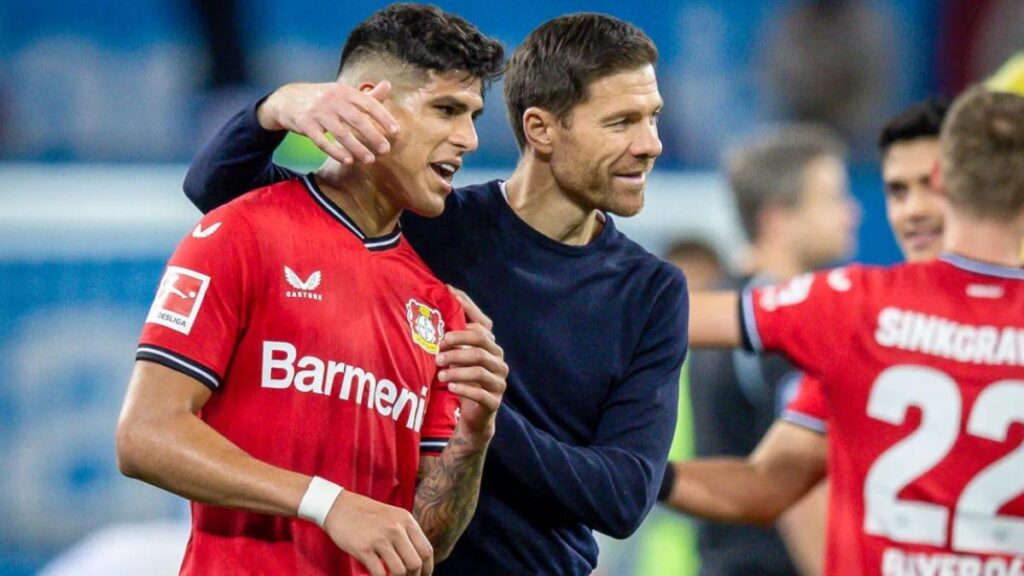 El Bayer Leverkusen de Piero Hincapié, bajo la dirección de Xabi Alonso, se enfrenta al Liverpool de Inglaterra. /EFE