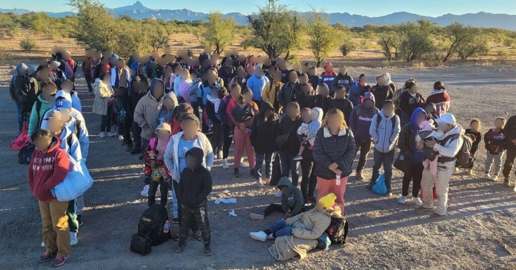 Octubre es el mes de 2024 en el que menos migrantes ecuatorianos han sido detenidos en la frontera de EE.UU.