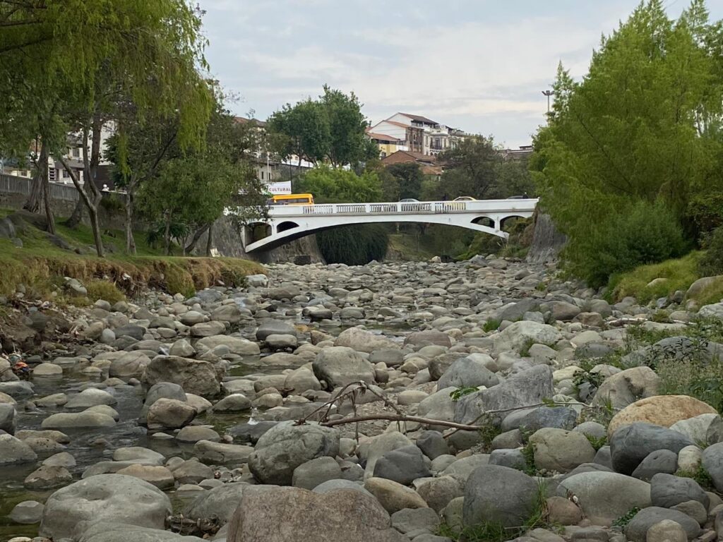 Estado del río Tomebamba, el 21 de noviembre de 2024, en medio de la grave sequía hidrológica que afecta a Cuenca. No se descartan cortes de agua.