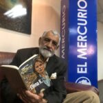 Escritor Ernesto Arias presenta "Elena K.", la última entrega de una saga literaria.