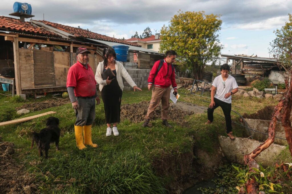 Jóvenes de Cuenca proponen limpieza natural de aguas grises.