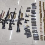 Personal policial decomisó armas de fuego durante el operativo nacional ejecutado en distintas provincias. La operación dio un golpe a la organización delictiva Los Lobos.