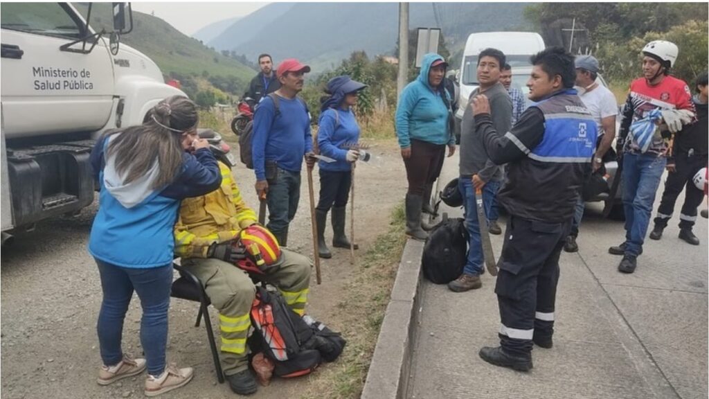 Personal del Ministerio de Salud y de otras entidades realizan las atenciones médicas por los incendios forestales.