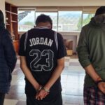 Angélica S., de 32 años, Bryan T., de 23 años y Jefferson J., de 31 años fueron detenidos como presuntos autores de robo de teléfonos.