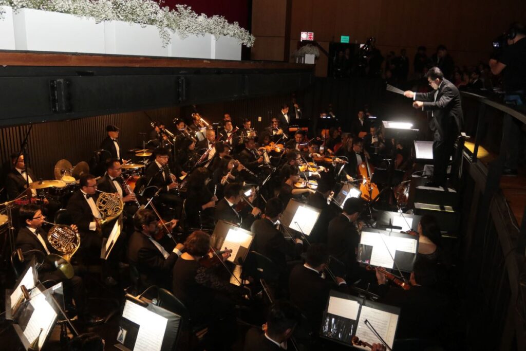 El Maestro Augusto Carrión Rodas, director de la Orquesta Sinfónica de Cuenca.