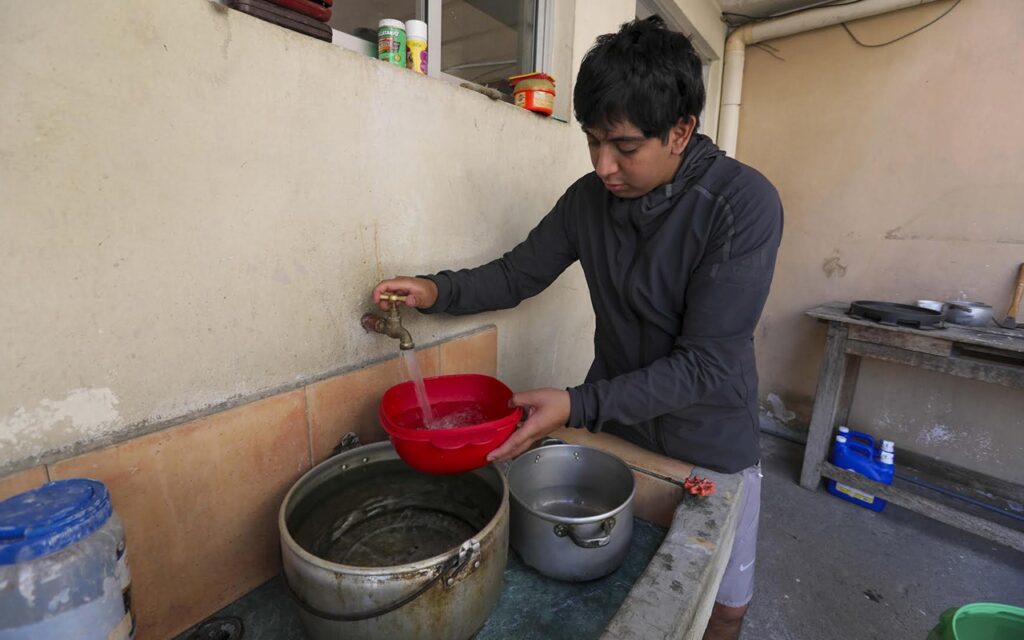 Por ahora se recomienda evitar abastecerse de agua en tanques, bidones u otros reservorios.