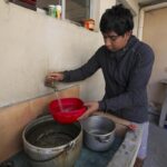 Por ahora se recomienda evitar abastecerse de agua en tanques, bidones u otros reservorios.