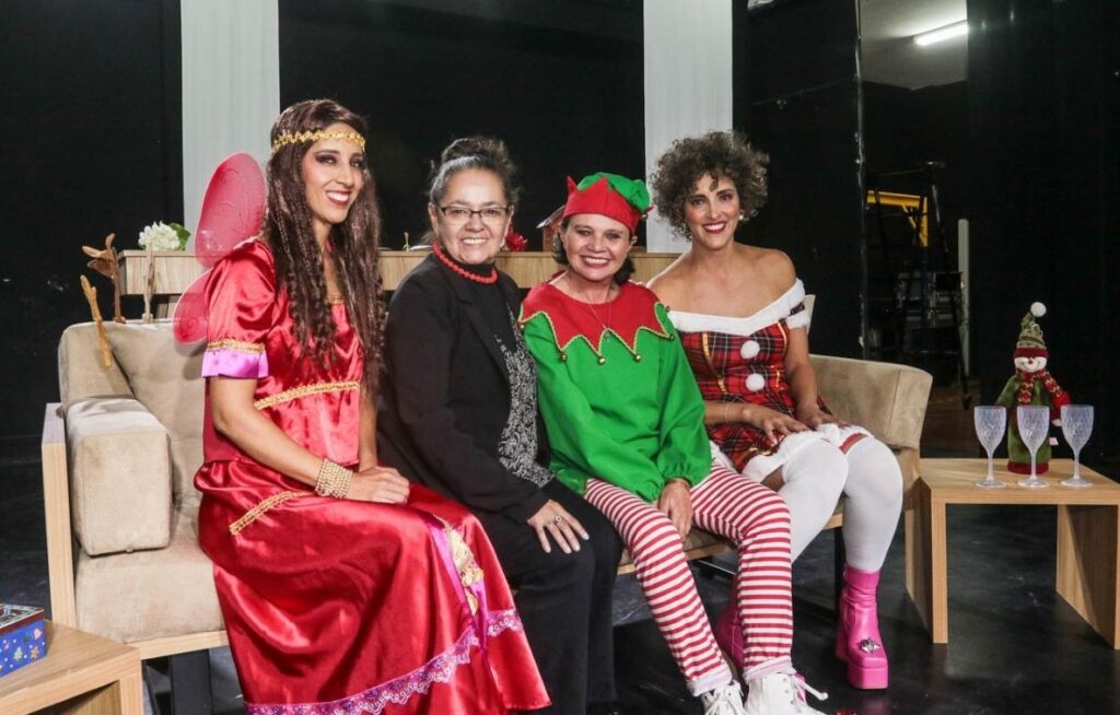 Sonia Pazos, Juana Estrella, Catalina Cedeño y Nina Neira presentan la obra de teatro "El Intercambio de las Tres".