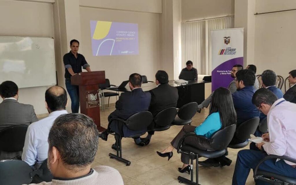 El MTOP socializó con delegados de instituciones públicas la construcción de los distribuidores de tránsito.