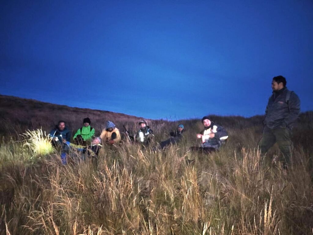 Personas extraviadas en el Cajas son halladas sanas y a salvo luego de más de cinco horas.