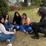 Un grupo de estudiantes universitarios. Algunos de ellos, en la búsqueda de mejores oportunidades profesionales, consideran la posibilidad de emigrar.