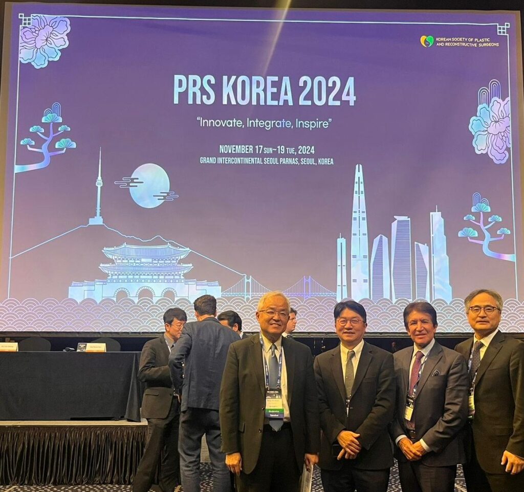 Hace dos semanas, Rómulo Guerrero fue ovacionado durante su participación en el Congreso Nacional de Cirugía Plástica de Corea del Sur.