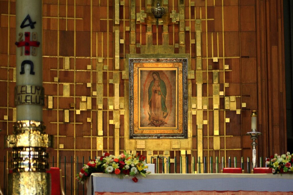 La Basílica es honor a la Virgen de Guadalupe, en México, es una de las más visitadas en el mundo. En Cuenca es patrona de la parroquia Baños. /Página de Facebook 'Basílica de Guadalupe CDMX'.