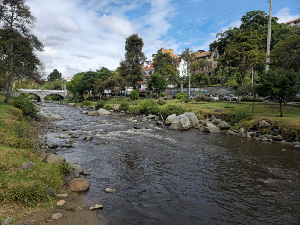 Foto del río Tomebamba luego de su recuperación. Tres ríos han recuperado su caudal.