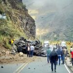 Accidente de camión en la vía Cuenca-Molleturo; se presume una falla en el sistema de frenos.