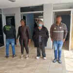 Tres mujeres y un hombre son detenidos por intentar ingresar artículos prohibidos a la cárcel de Turi, en Cuenca.