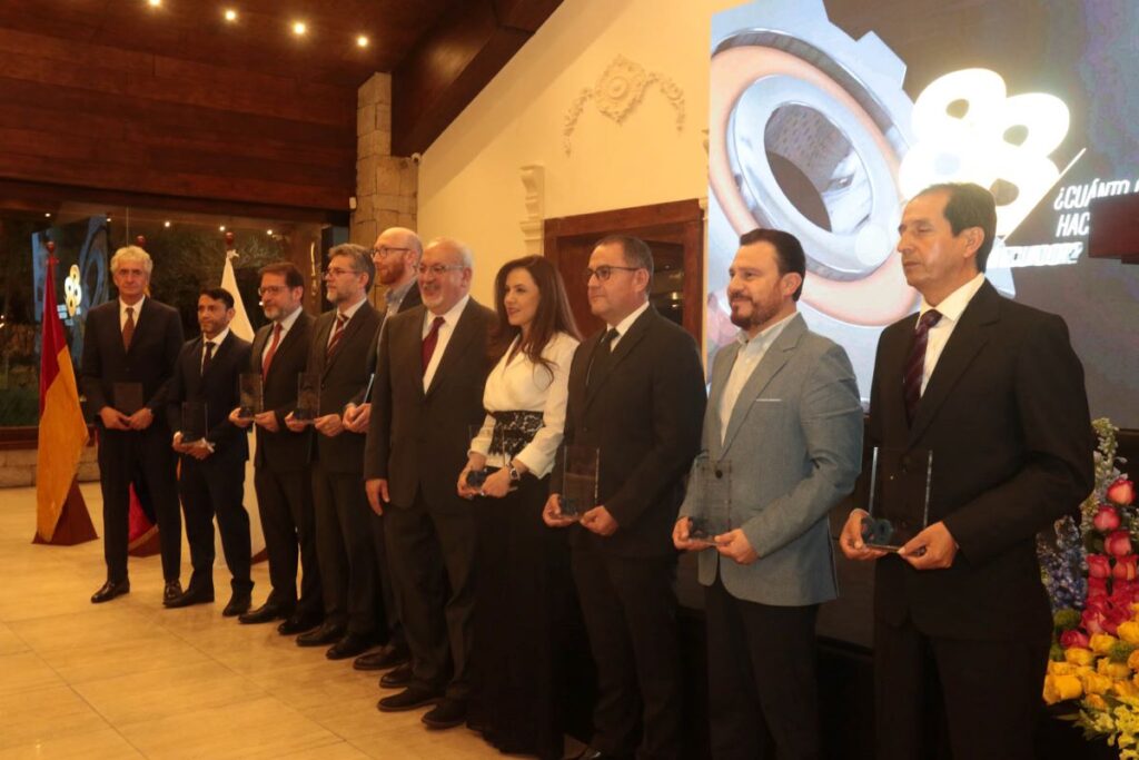 La Cámara de Industrias, Producción y Empleo de Cuenca (CIPEM) celebró su 88 aniversario con una Sesión Solemne, en la que se entregaron reconocimientos a empresas, instituciones y líderes por su trayectoria.
