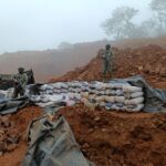 Cada semana, militares ejecutan controles en distintos puntos del cantón Camilo Ponce Enríquez.