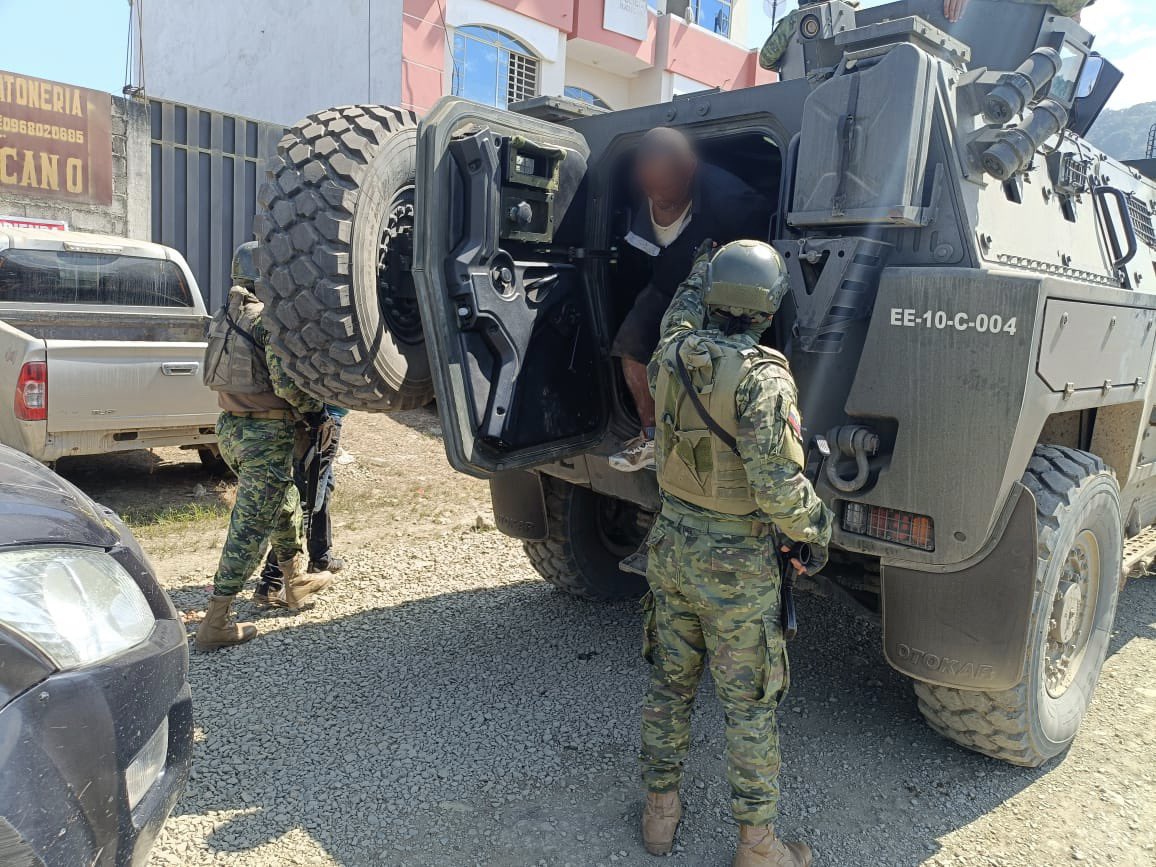 Durante la operación un ciudadano fue detenido con dinamita en su poder y otros elementos explosivos.