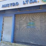 Esta puerta fue dañada las seguridades por delincuentes que robaron 41 mil dólares. IVM
