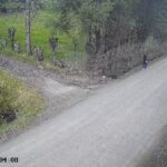 Una cámara de seguridad captó la agresión que sufrió un joven en la parroquia Chiquintad.