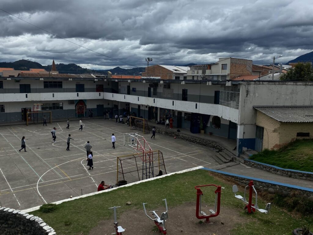 Autoridades buscan reforzar la seguridad de instalaciones de unidades educativas, en Cuenca.