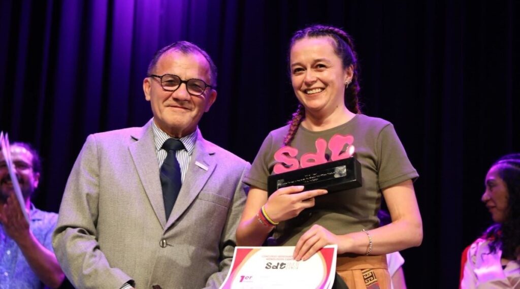 María Verónica Vivar, representante de Ecuador, se coronó como ganadora del II Certamen Iberoamericano de Monólogos Científicos “Solo de Ciencia”. thumbnail