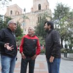 Juan Ernesto y Luis Enrique Trujillo Echanique junto a Diego Zamora, presidente de la Corporación DIZA, que rinde homenaje a los ‘Pibes Trujillo’.