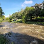 El caudal de los ríos en Cuenca aumentó. Este el estado del río Tomebamba el jueves 5 de diciembre de 2024.